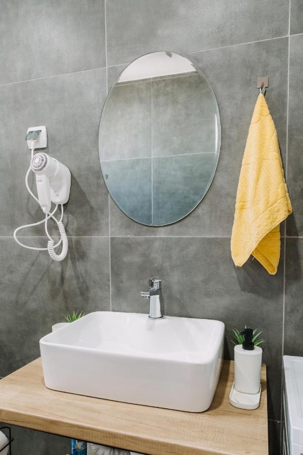 Constantin Inn Ni エクステリア 写真